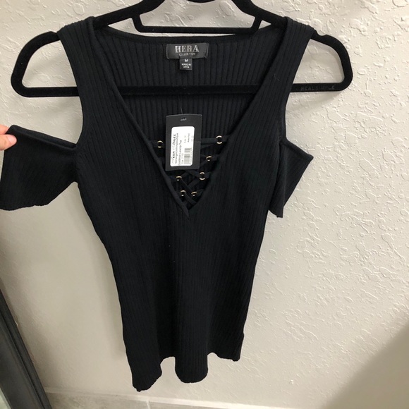 Cold shoulder lace up top! - Picture 3 of 3